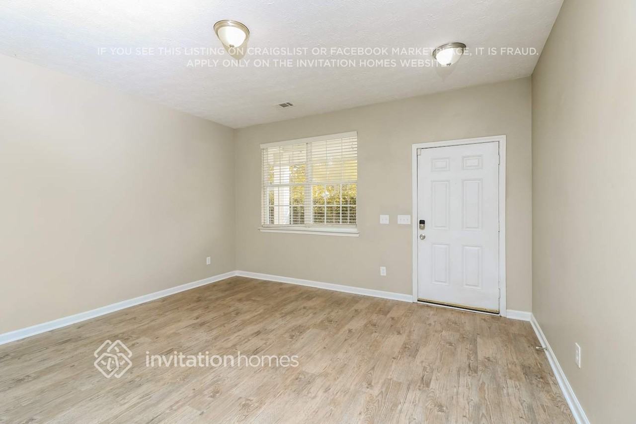 2718 Farmstead Ct - Photo 5 of 18