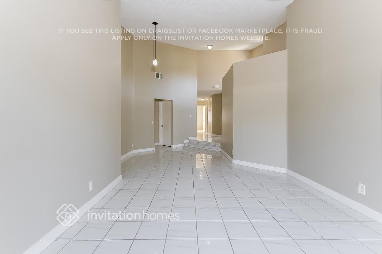 5808 Strawberry Lakes Cir - Photo 5 of 17