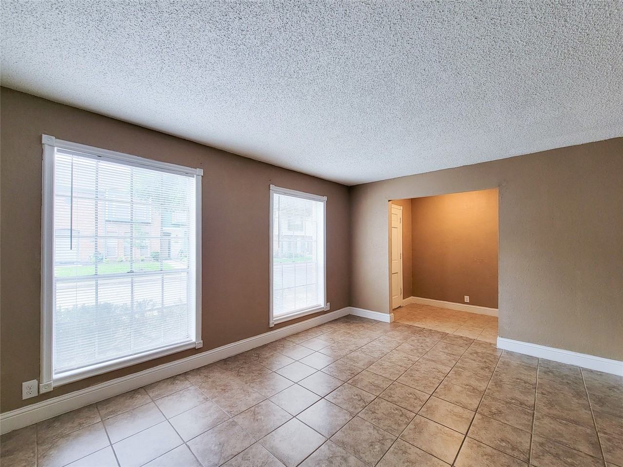 11002 Hammerly Blvd - Photo 2 of 23