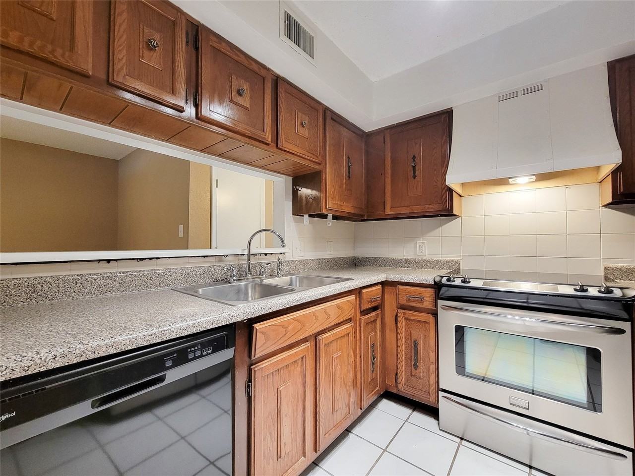 11002 Hammerly Blvd - Photo 4 of 23