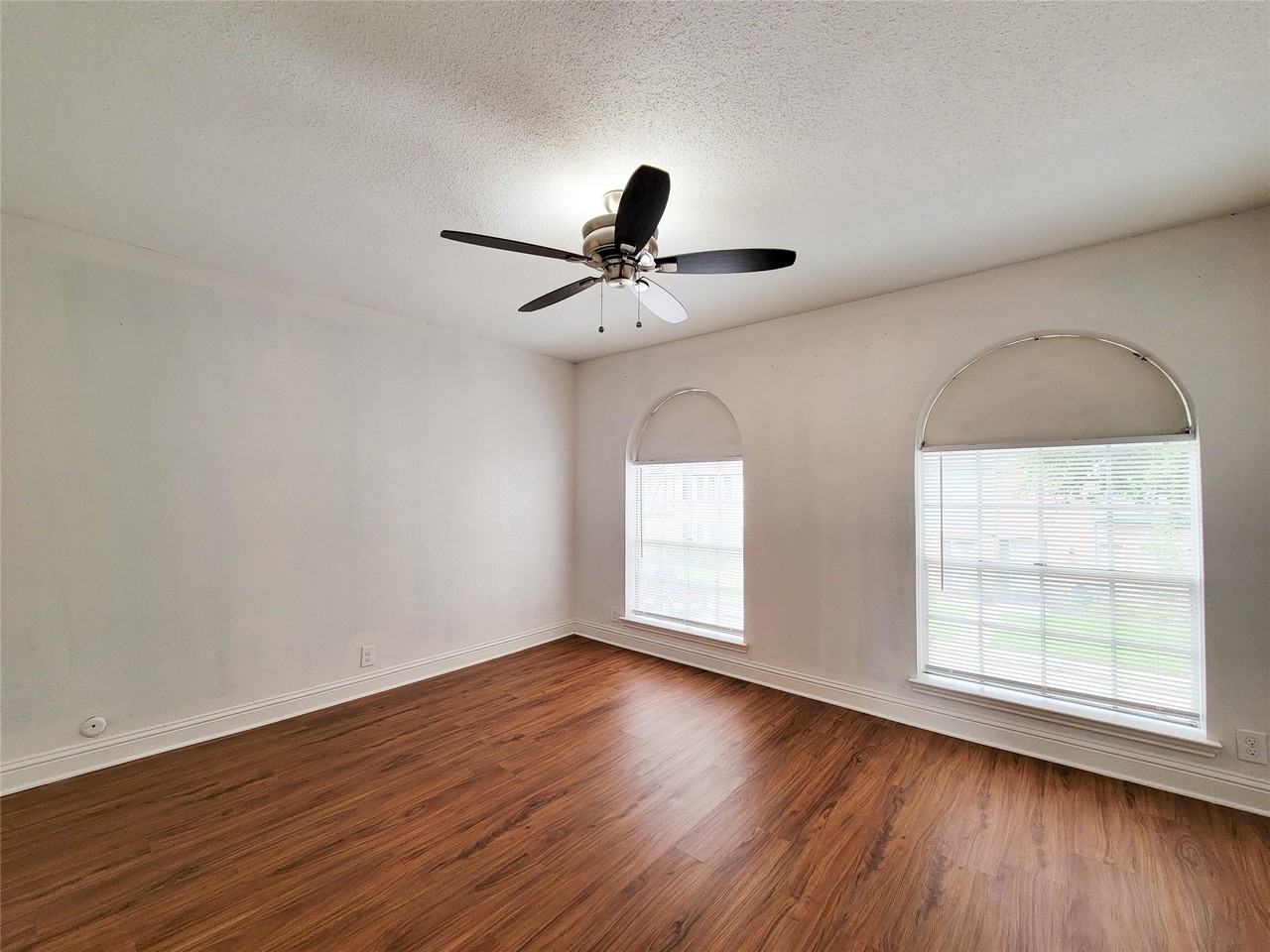 11002 Hammerly Blvd - Photo 5 of 23