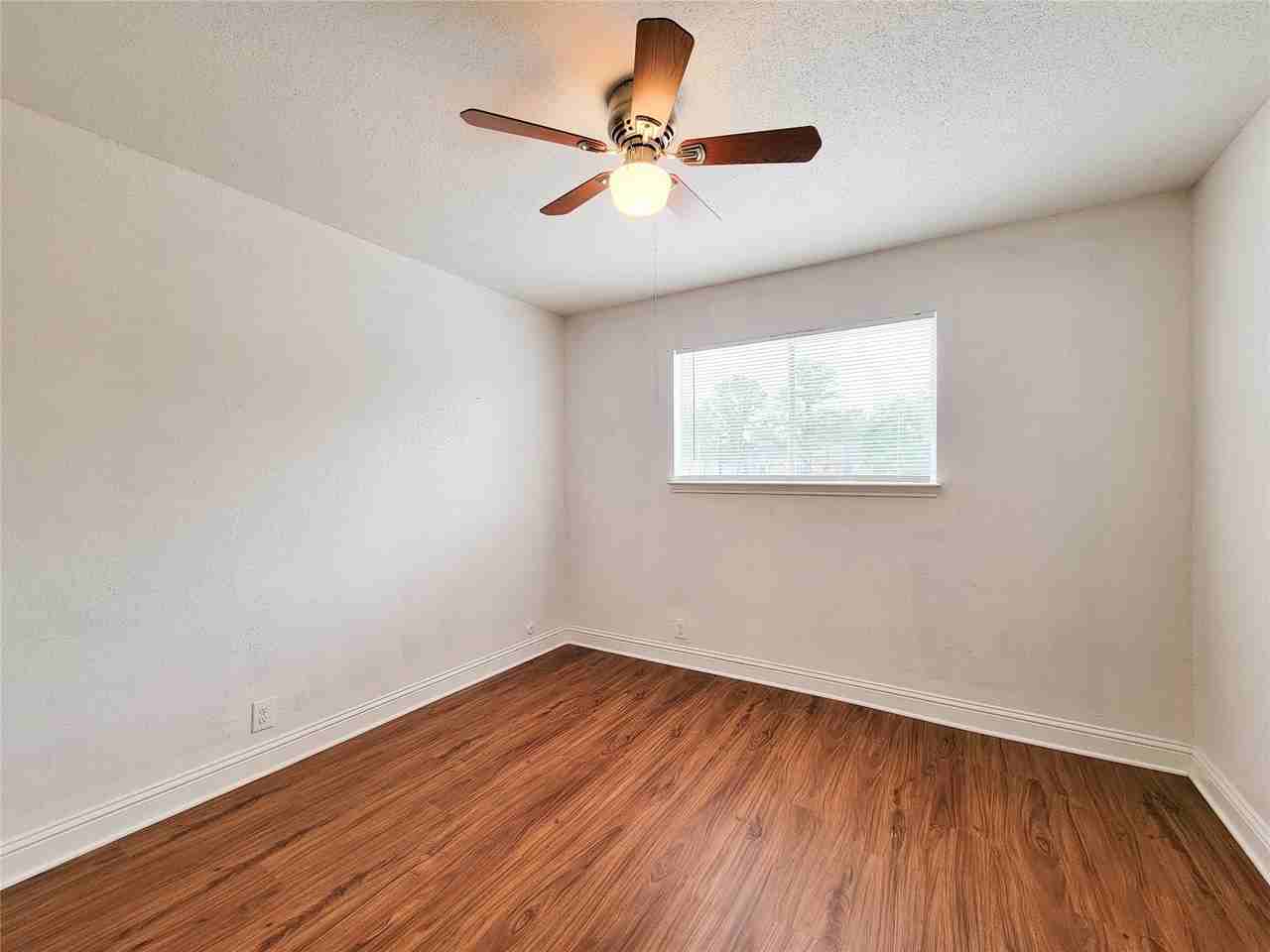 11002 Hammerly Blvd - Photo 6 of 23