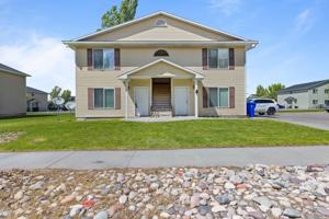 featured image of 890 Andrews Pl