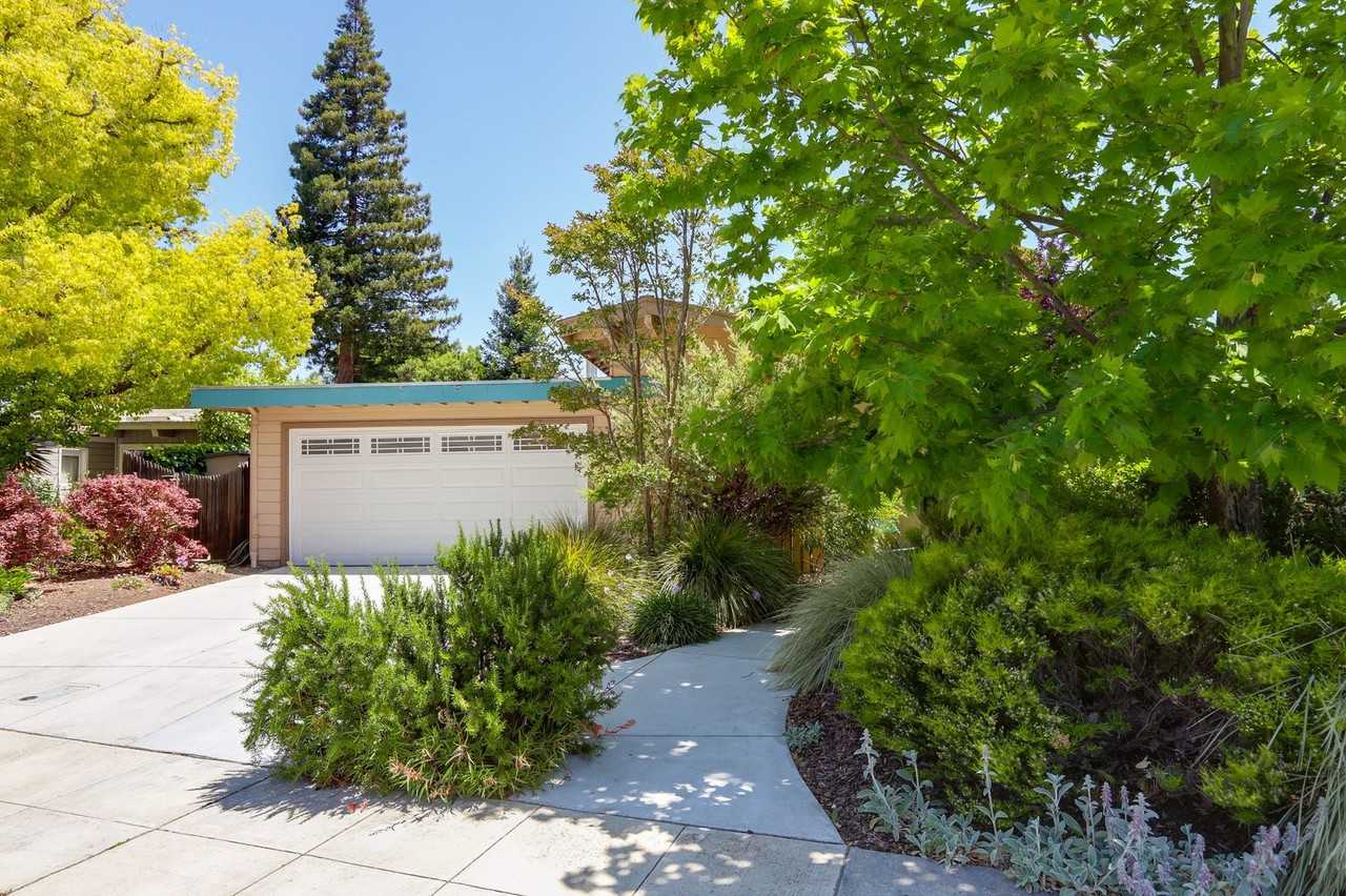 600 Bryson Ave - Photo 2 of 29