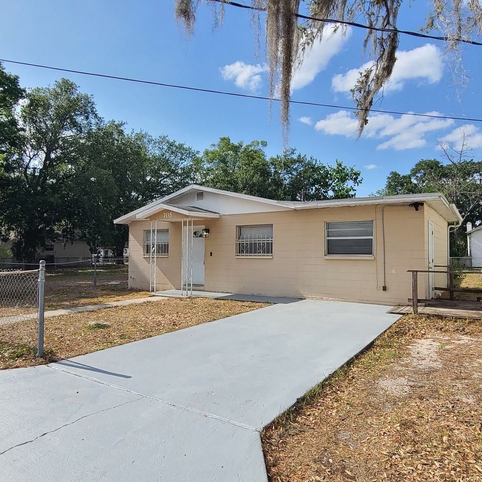 705 W 2nd St - Photo 2 of 44