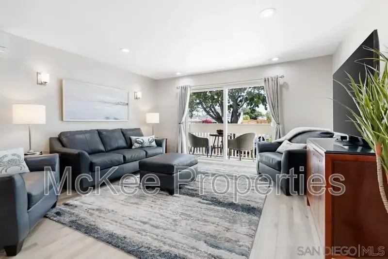 516 E Ave - Photo 2 of 28