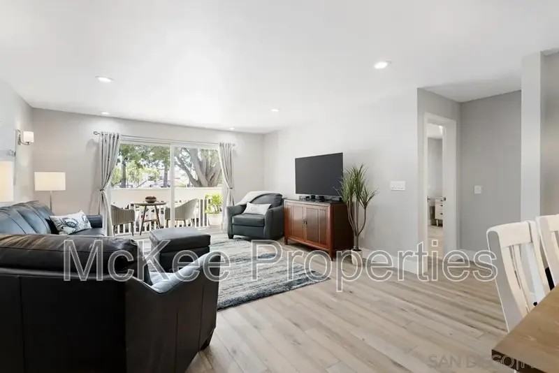 516 E Ave - Photo 4 of 28