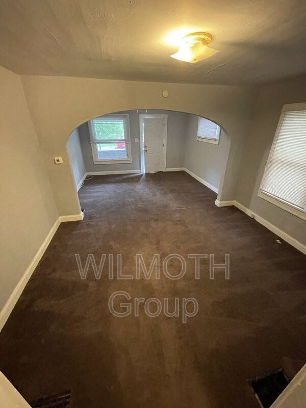 890 North Gladstone Avenue - Photo 7 of 15