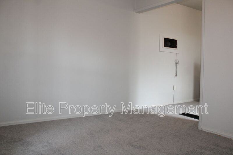 315 E City Center Dr - Photo 2 of 15