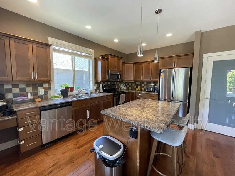 12772 - Photo 2 of 15