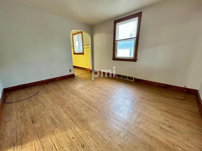 240 Douglas St Apt 1st - Photo 3 of 17