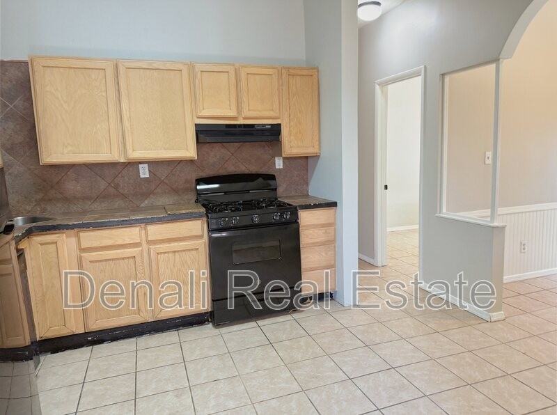 121 N 12th Ave #3 - Photo 3 of 9