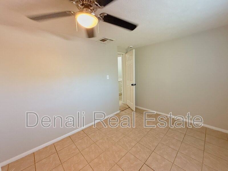 121 N 12th Ave #3 - Photo 7 of 9