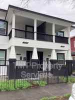 featured image of 204 W Oak St