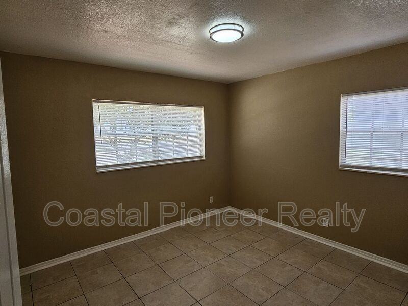 2221 E Annie St - Photo 7 of 25