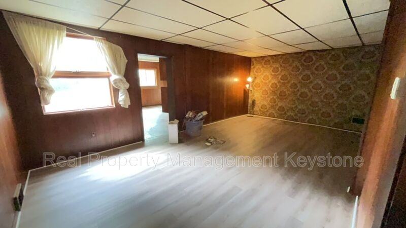 121 Cutler St - Photo 3 of 21