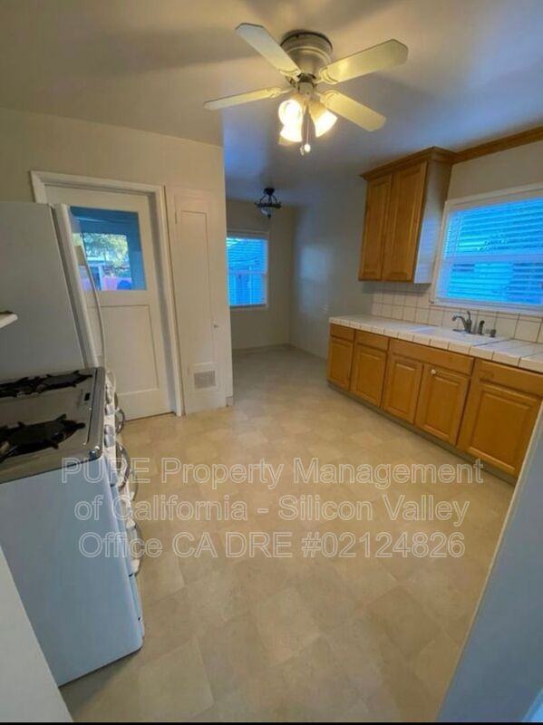 164 N Murphy Ave - Photo 2 of 9