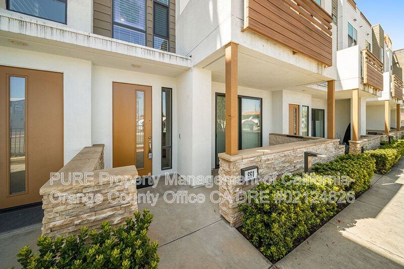 661 W 17th St - Photo 4 of 50