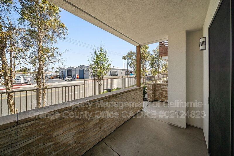 661 W 17th St - Photo 5 of 50