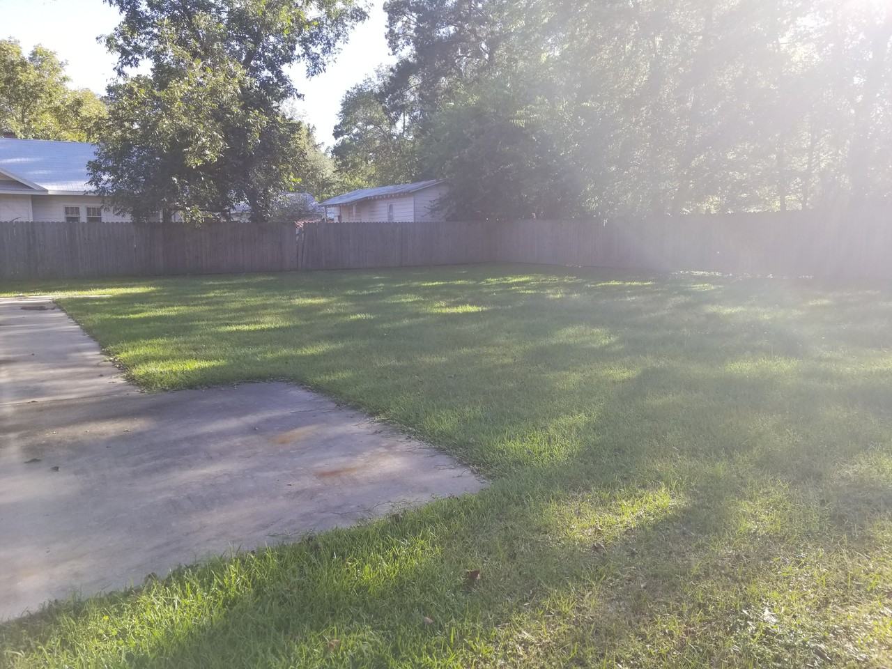 1006 S Raguet St - Photo 2 of 11