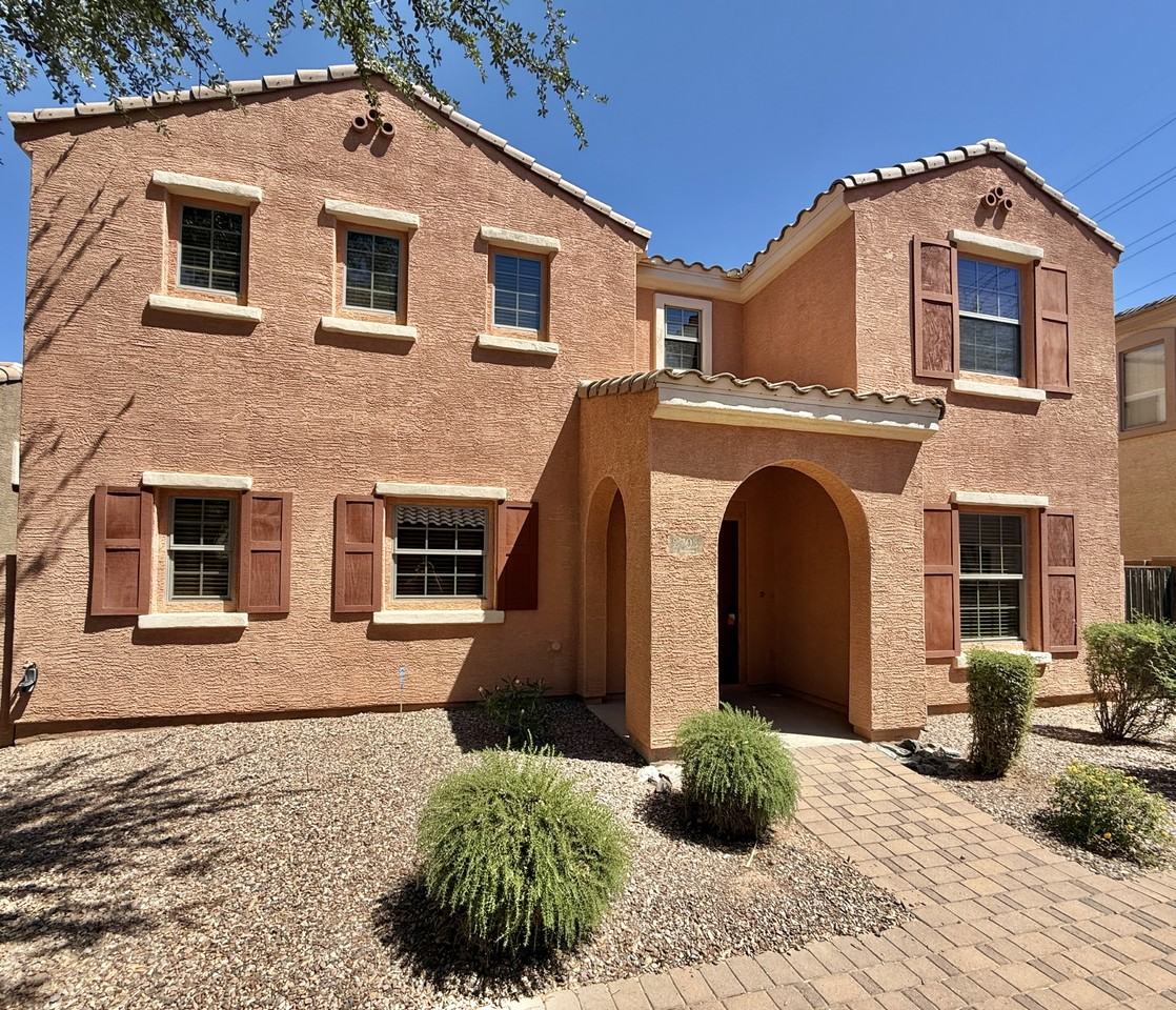 2703 E Bart St - Photo 2 of 17