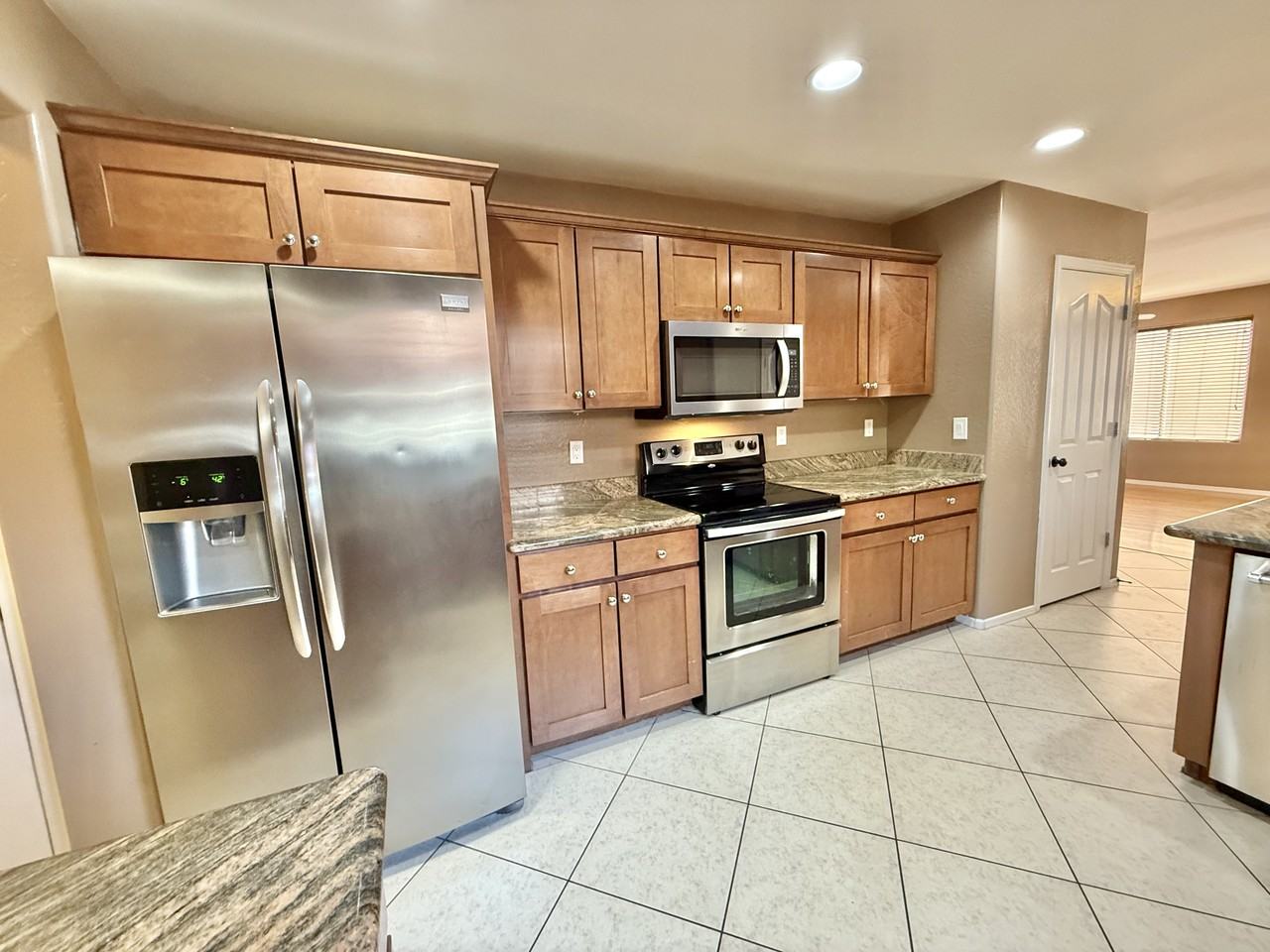 2703 E Bart St - Photo 4 of 17