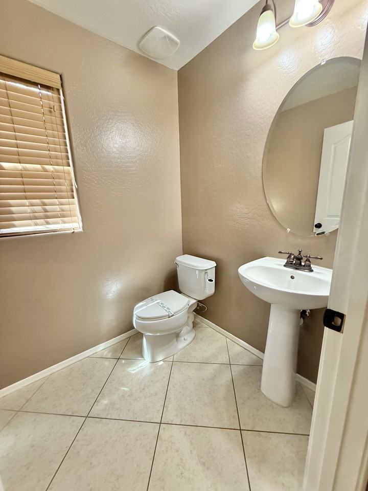 2703 E Bart St - Photo 6 of 17