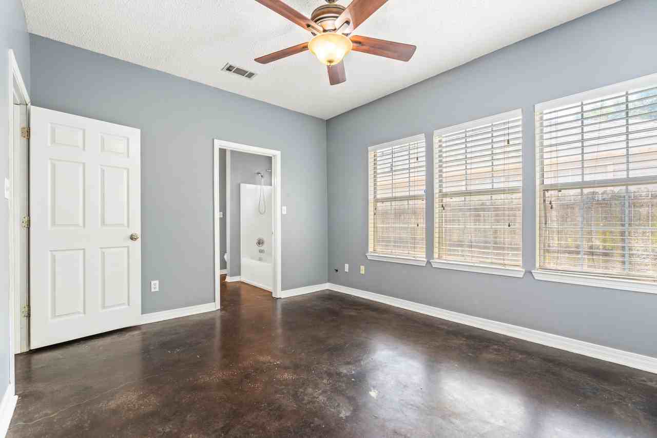 1998 Laurel Oak Ct - Photo 2 of 20