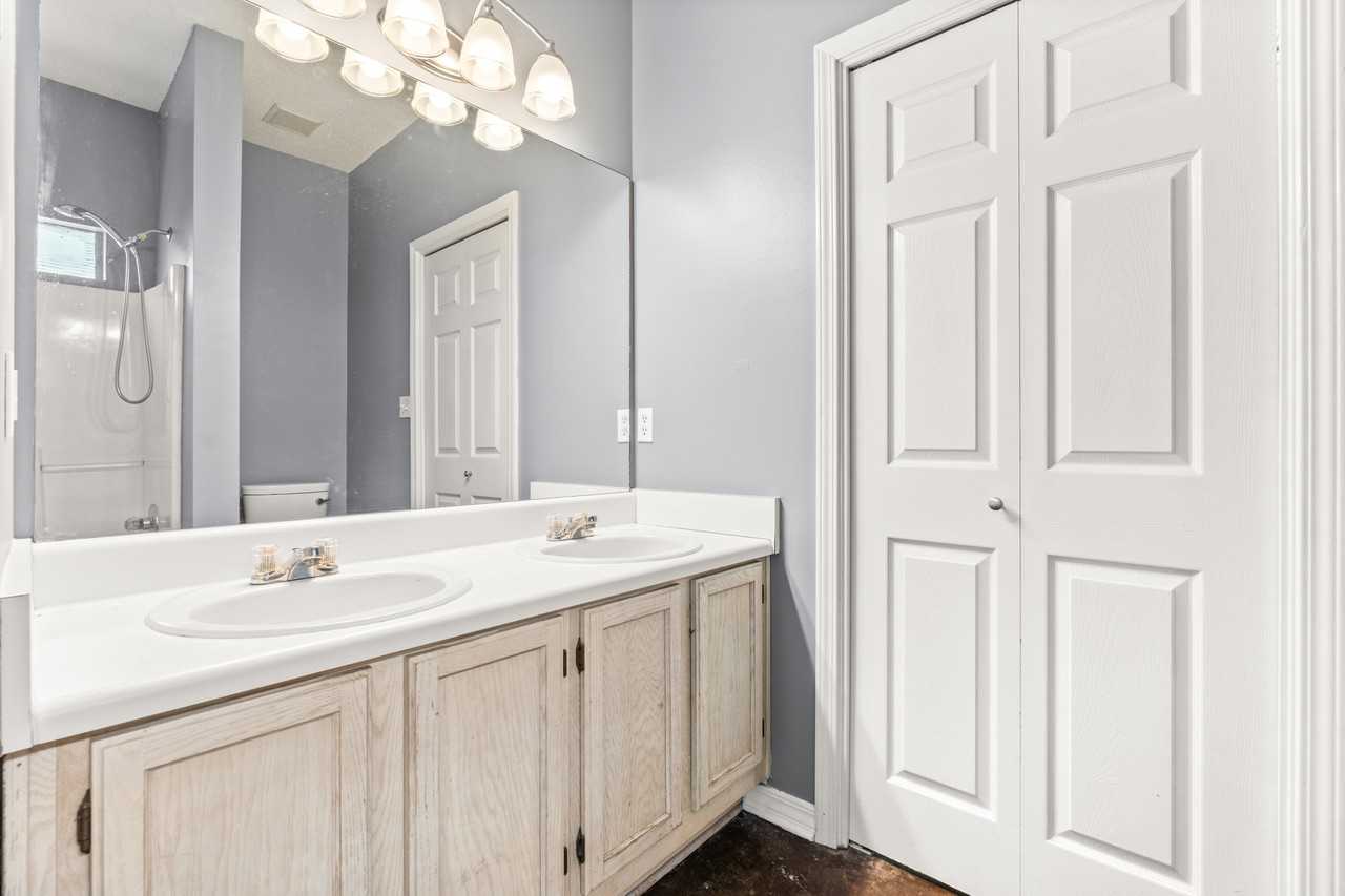 1998 Laurel Oak Ct - Photo 3 of 20