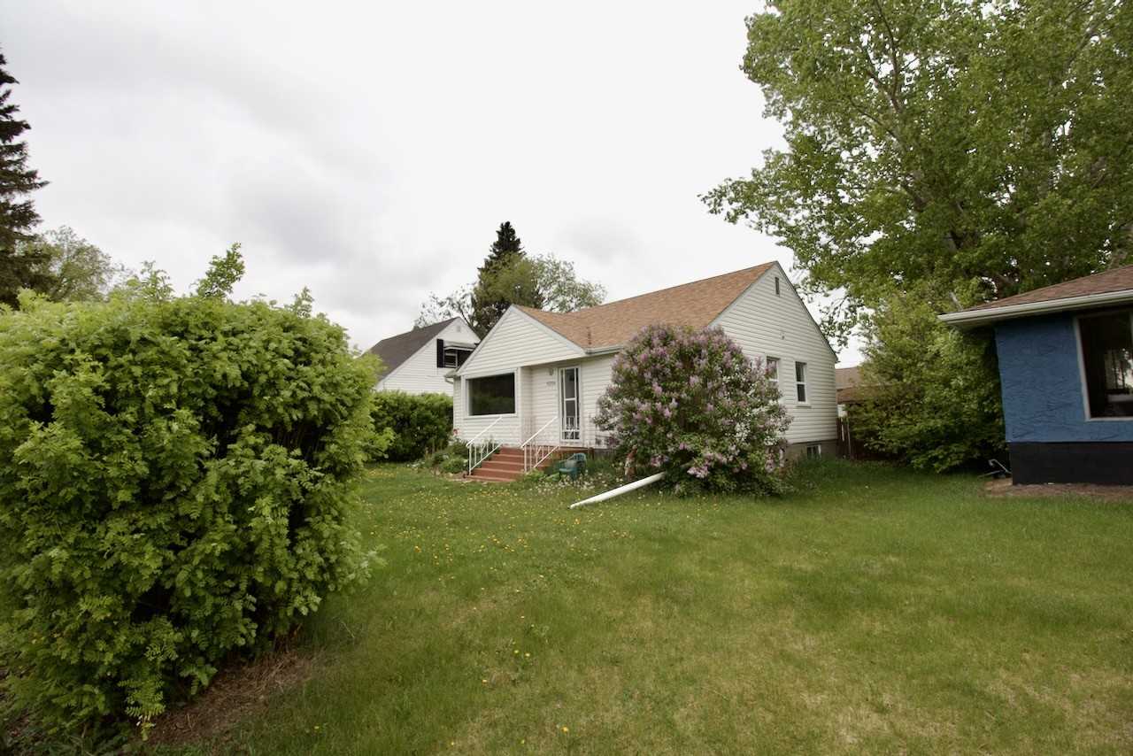 5304 53 Ave - Photo 2 of 34