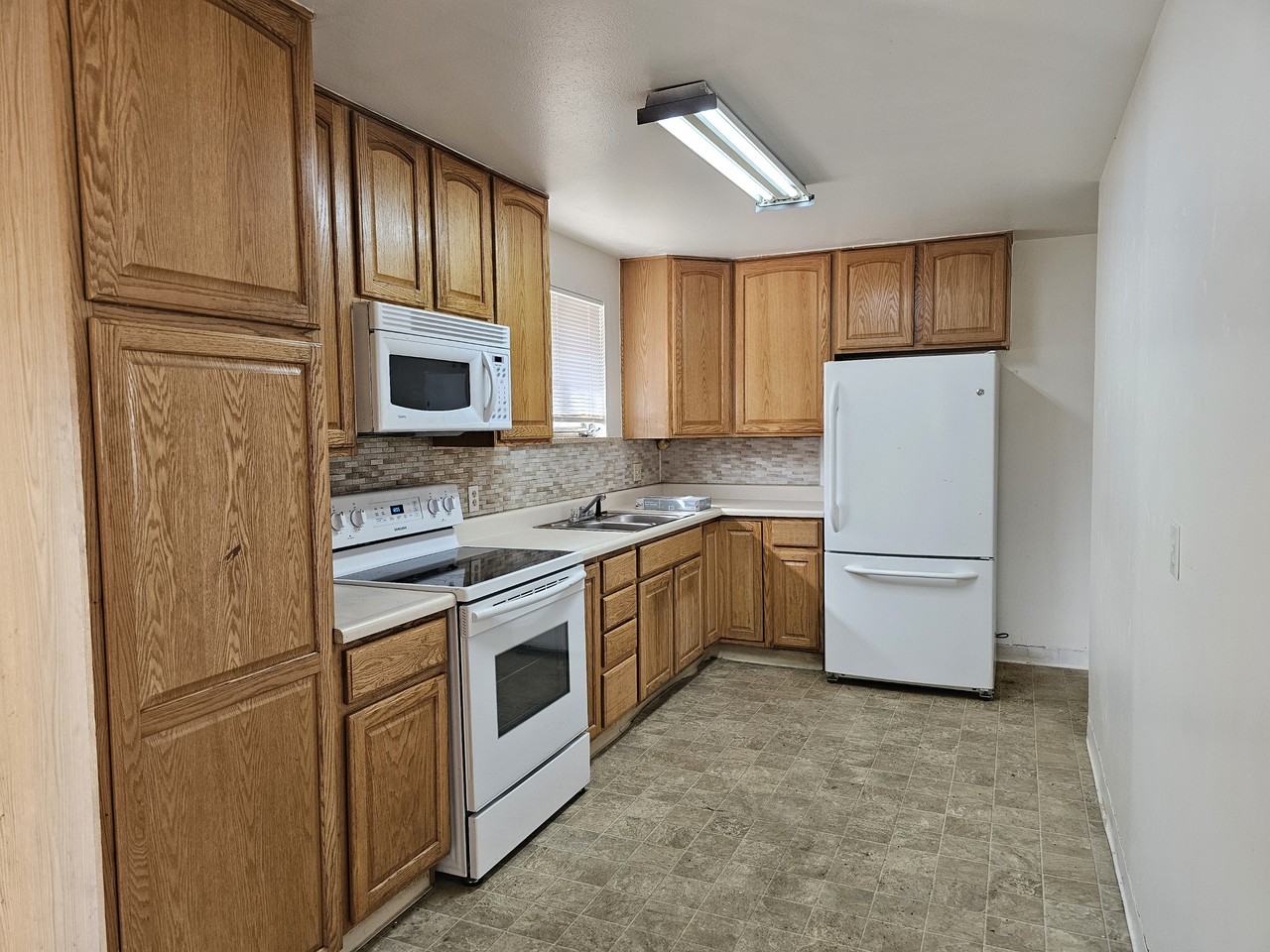 299 Scranton St - Photo 2 of 8