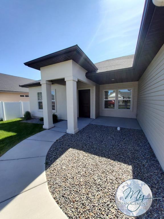 1381 Blue Grouse Way - Photo 2 of 22