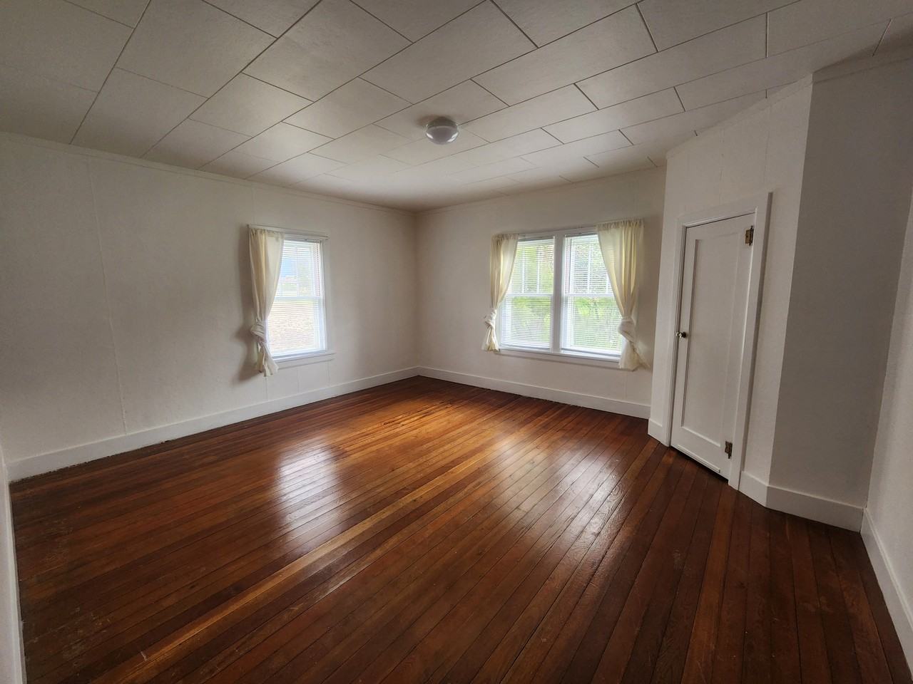 2405 Mountain Ave - Photo 7 of 13
