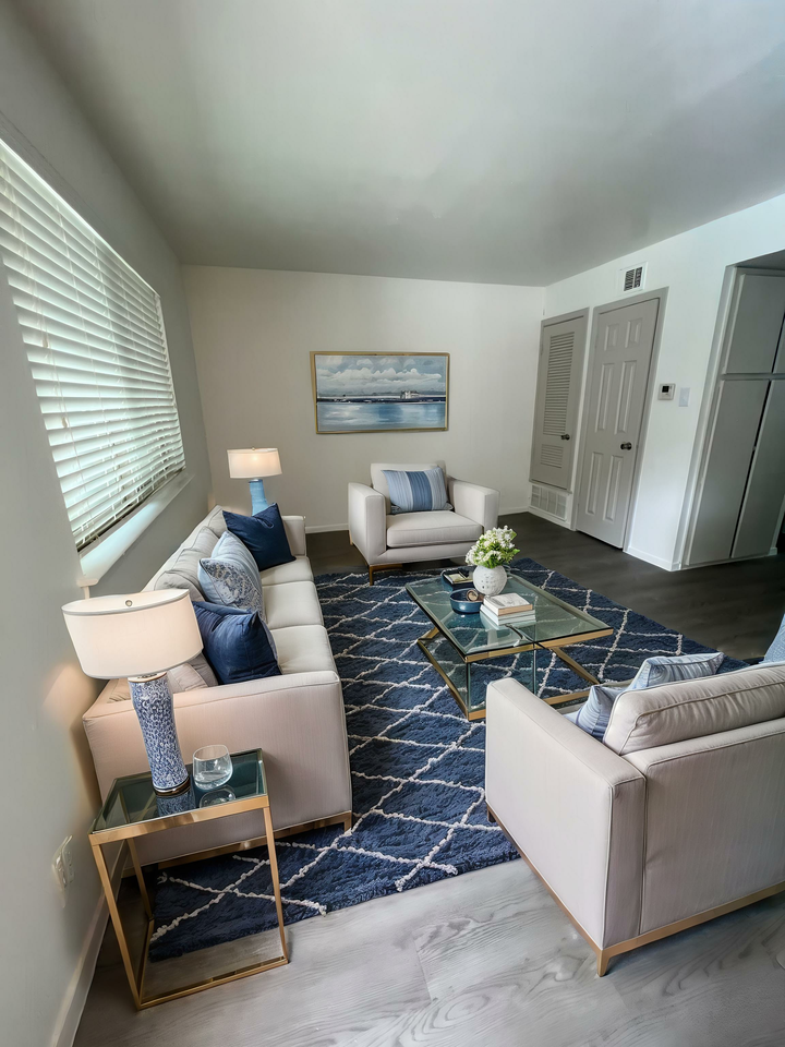 Iconic at Shoal Creek - Photo 4 of 15