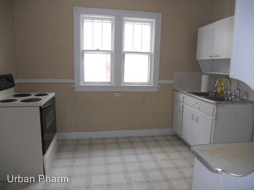 1004 Burton St SE - Photo 2 of 13