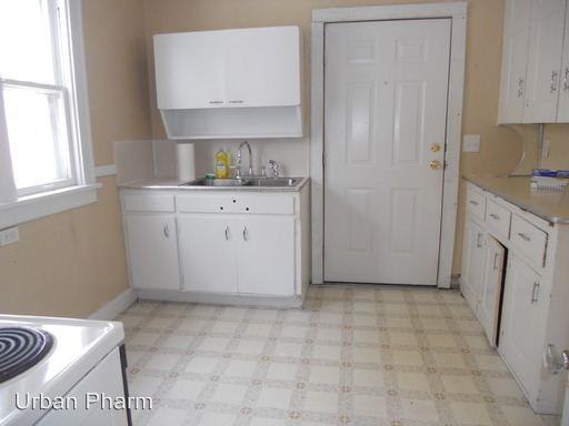 1004 Burton St SE - Photo 3 of 13