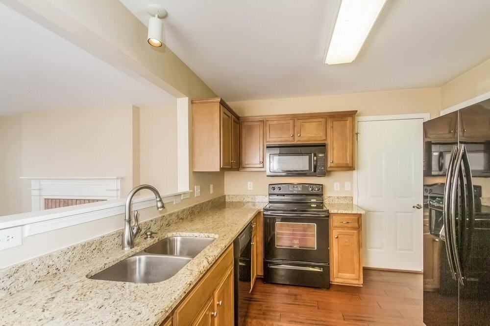 1014 Persimmon Dr - Photo 6 of 15