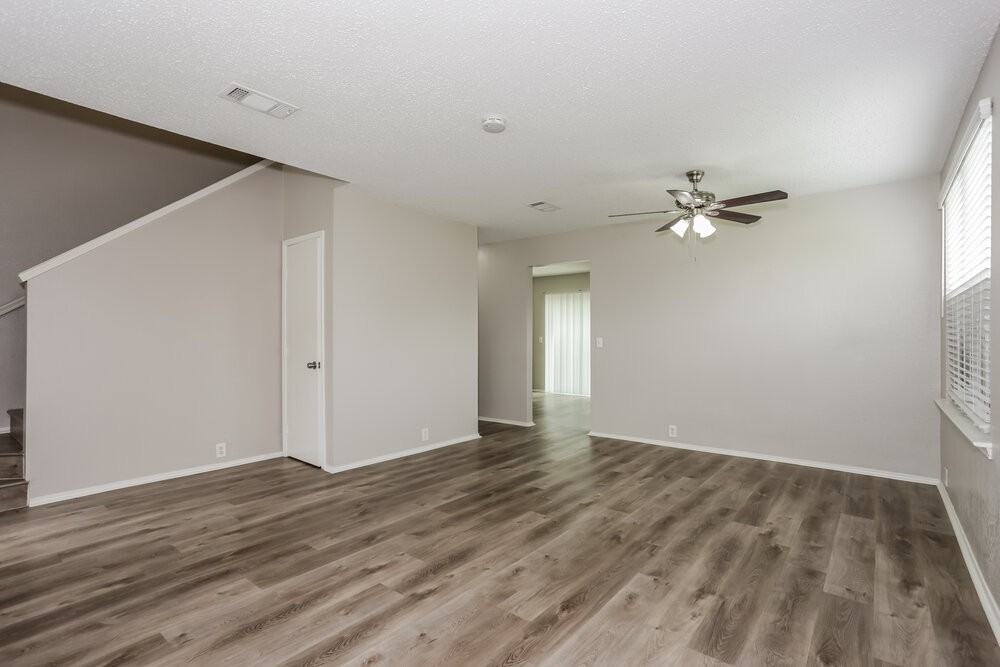 1711 Berkeley Dr - Photo 4 of 17