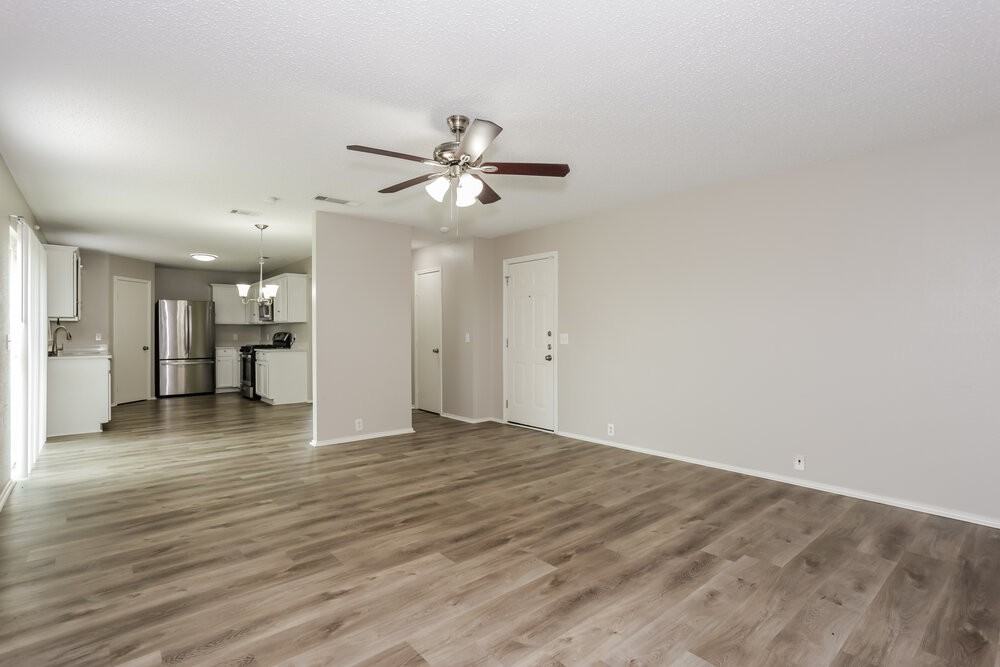 1711 Berkeley Dr - Photo 6 of 17