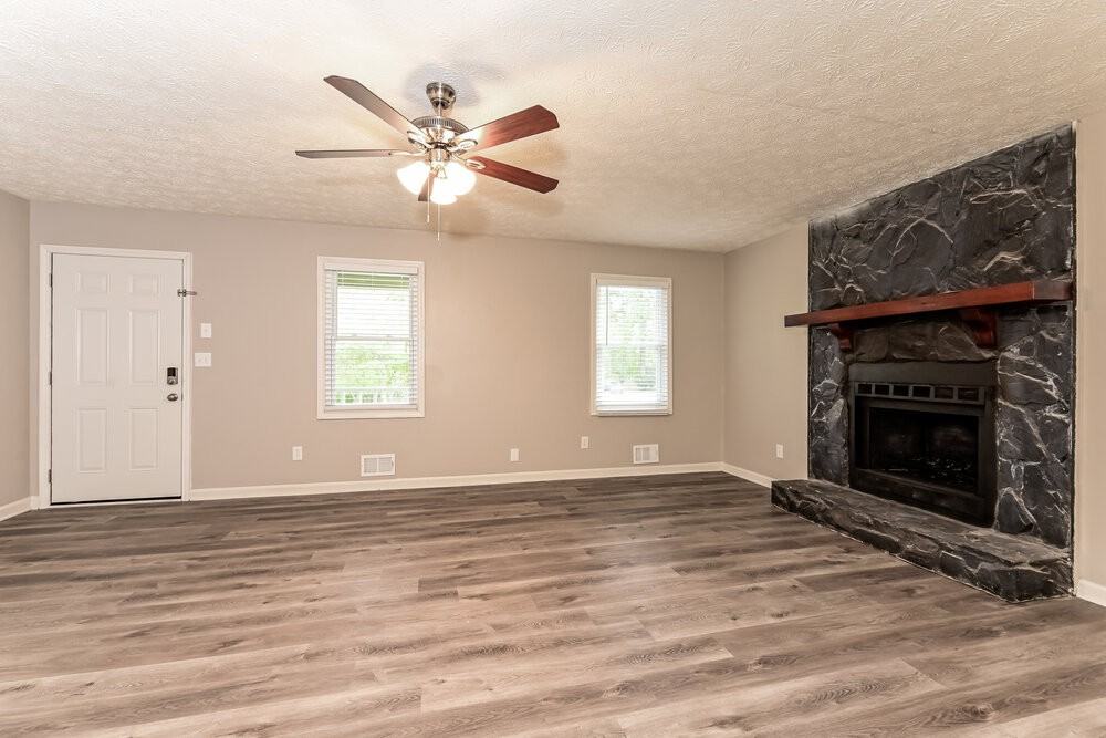 709 Cloudland Ct - Photo 4 of 16