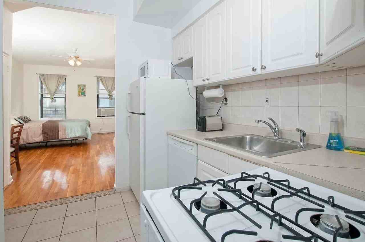 304A E 82nd St #1032064P - Photo 3 of 7