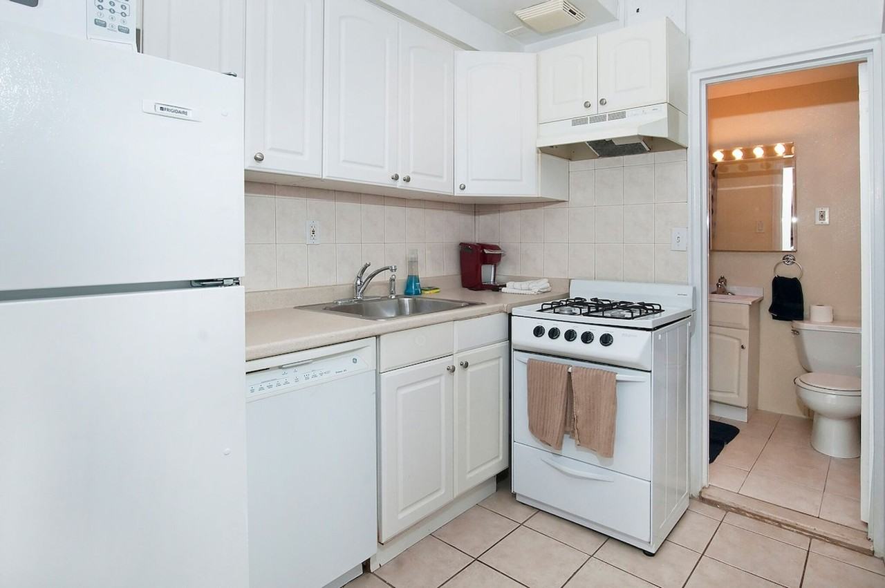 304A E 82nd St #1032064P - Photo 4 of 7