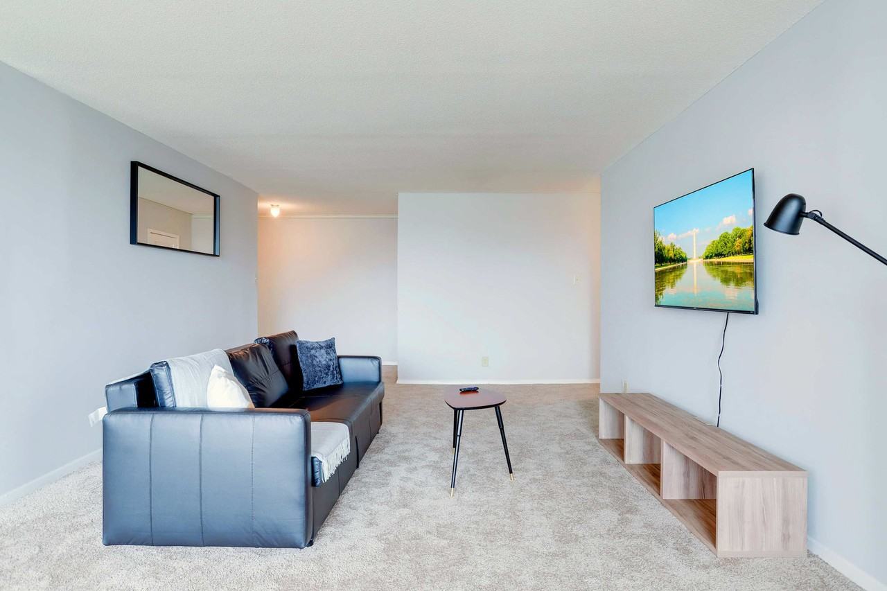 2111 Richmond Highway - Photo 3 of 31