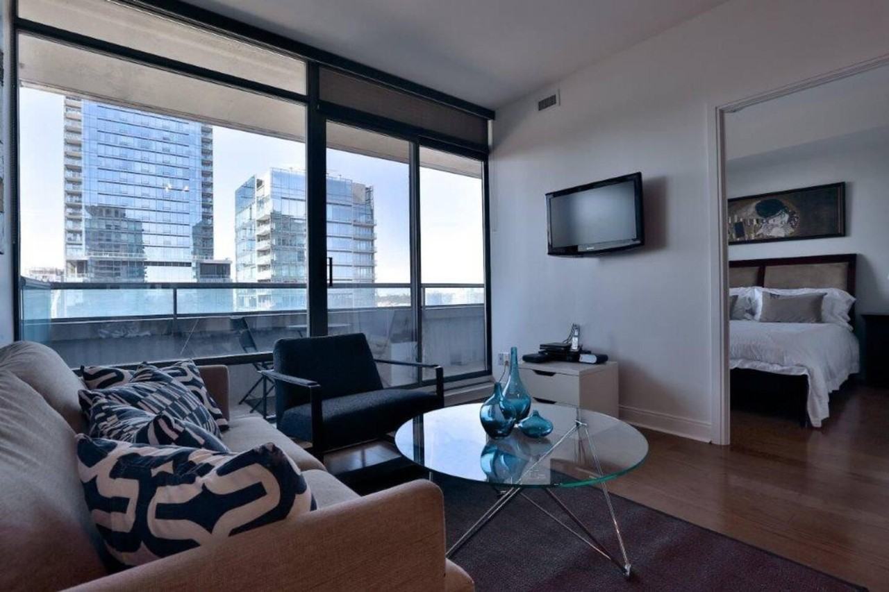 18 Yorkville Avenue - Photo 2 of 20