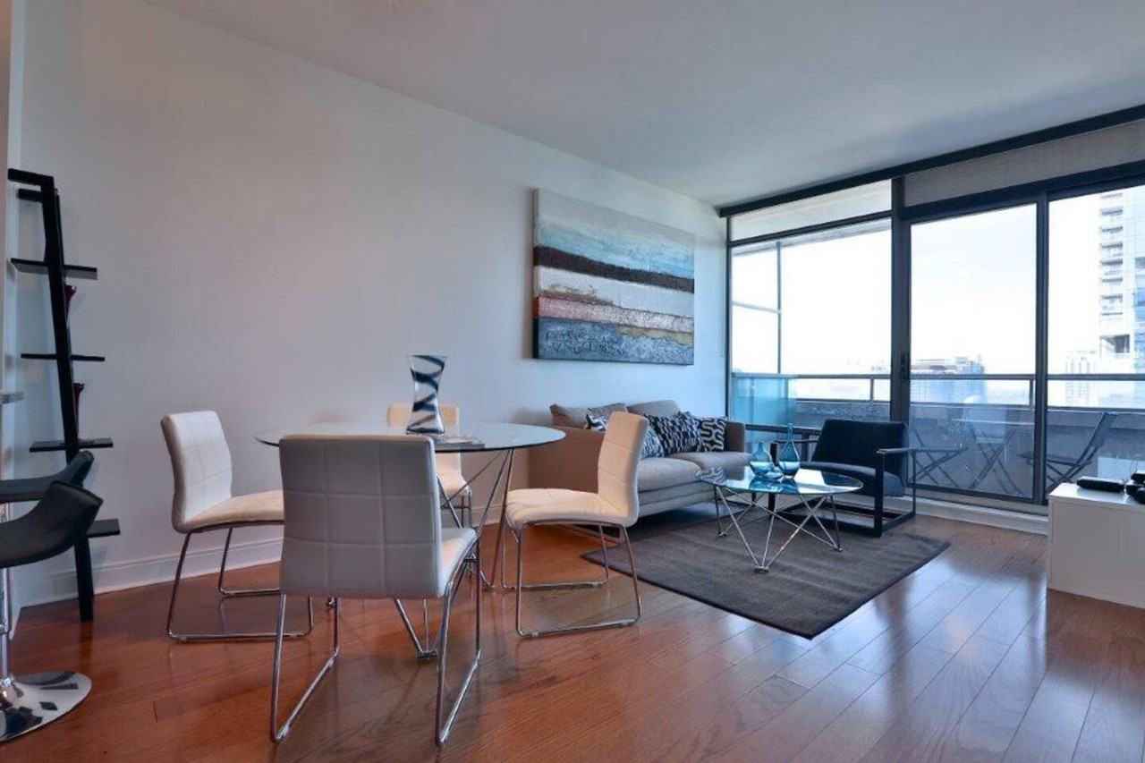 18 Yorkville Avenue - Photo 4 of 20