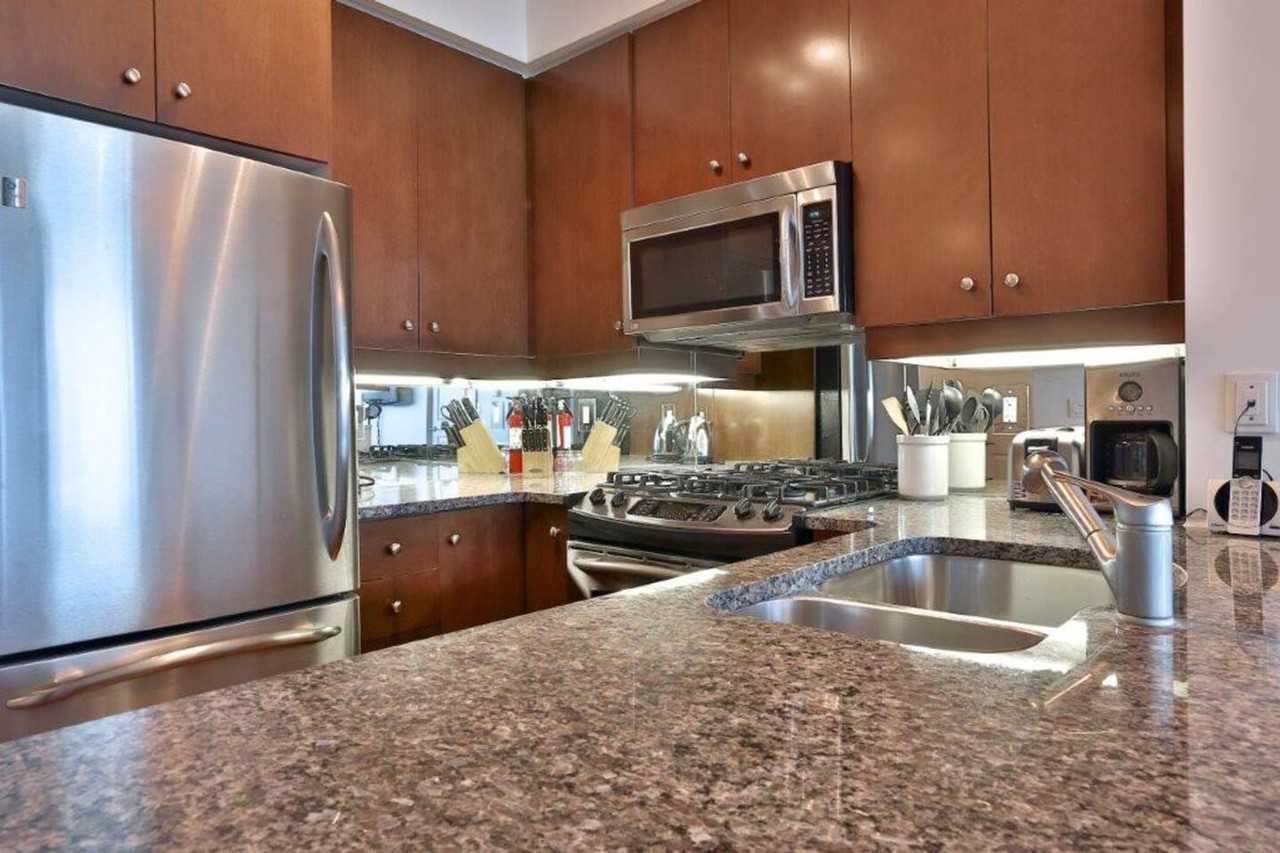 18 Yorkville Avenue - Photo 6 of 20