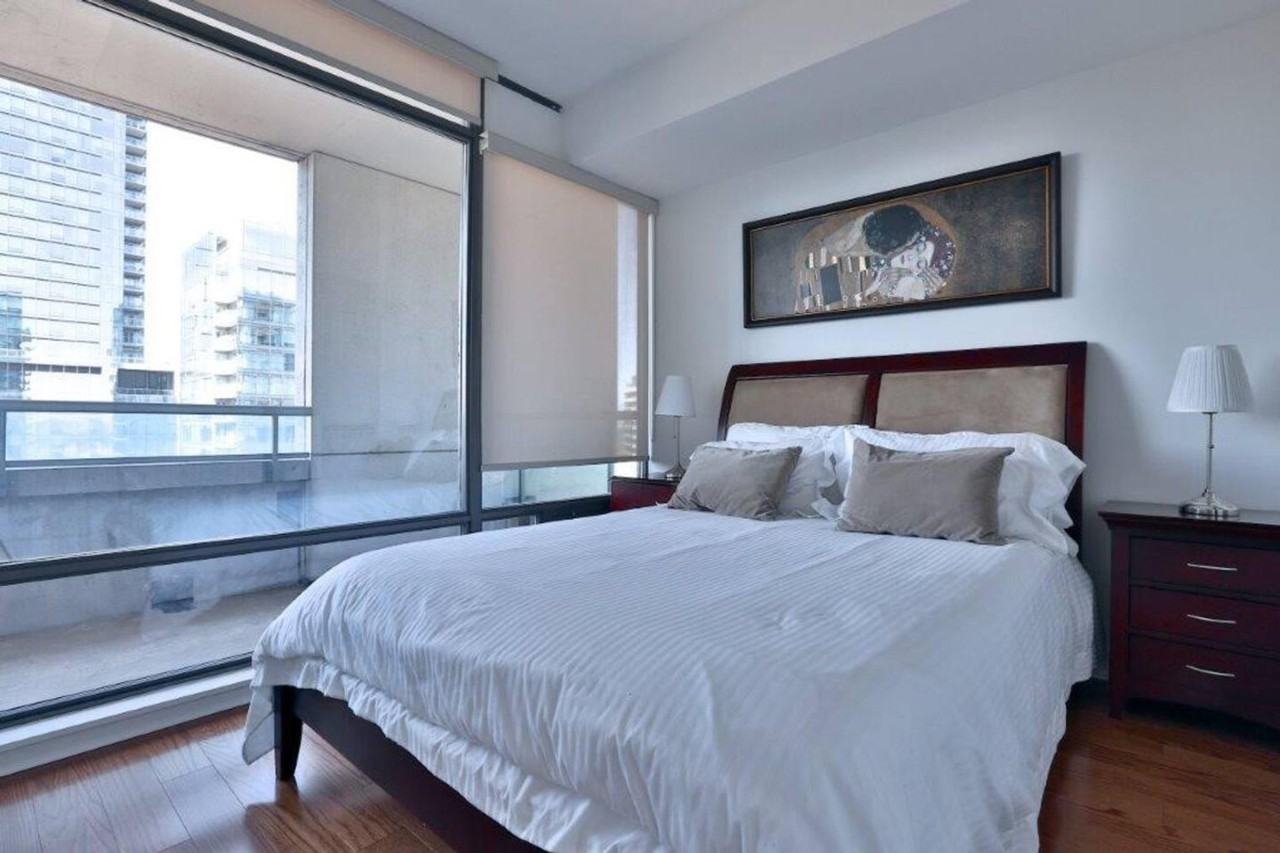 18 Yorkville Avenue - Photo 7 of 20