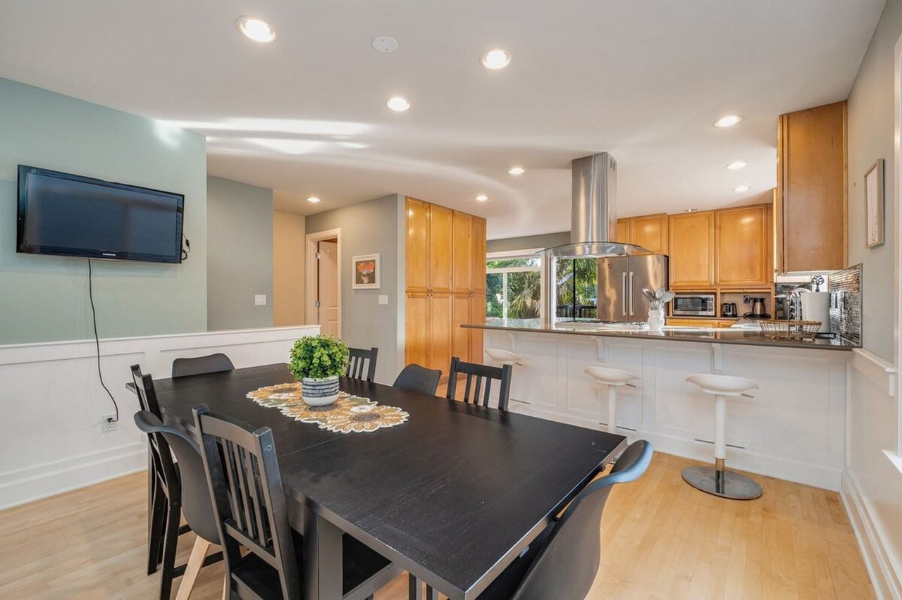 Francis Ave N #1036017P - Photo 2 of 50