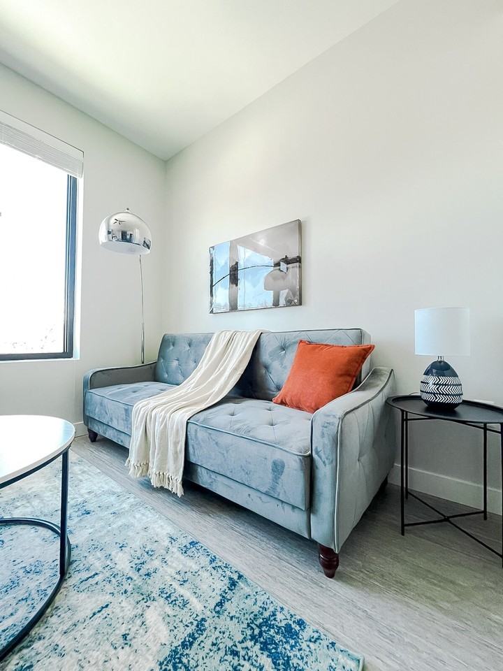 2530 University Avenue - Photo 2 of 40