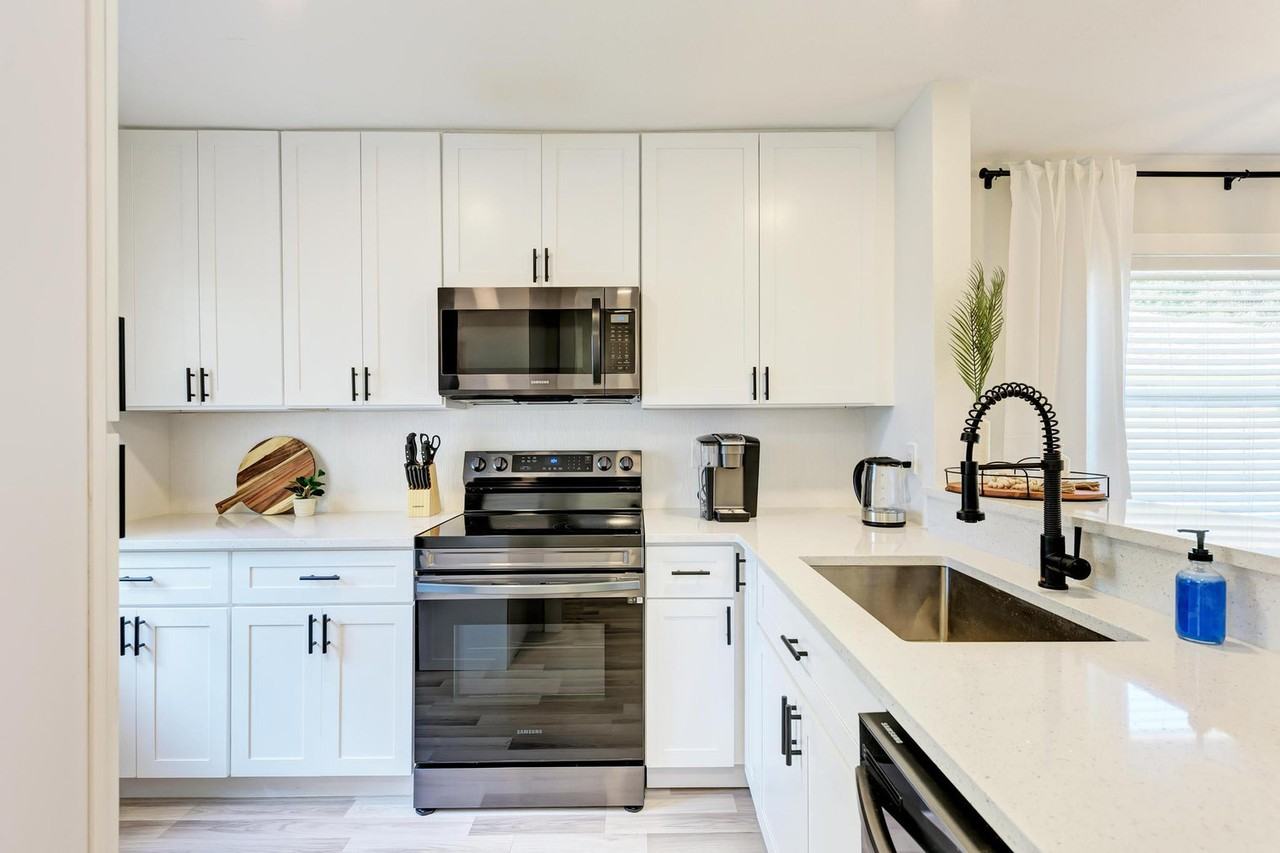 8 Bay Acres Ave #1228251P - Photo 3 of 32